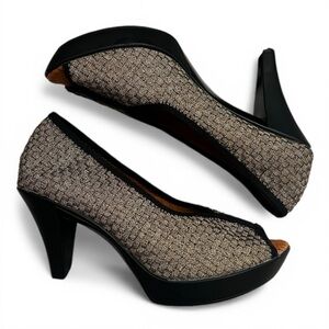 Bernie Mev Women's Metallic Bronze Platform Dress Pumps Heels US 9 EU 40 Comfort